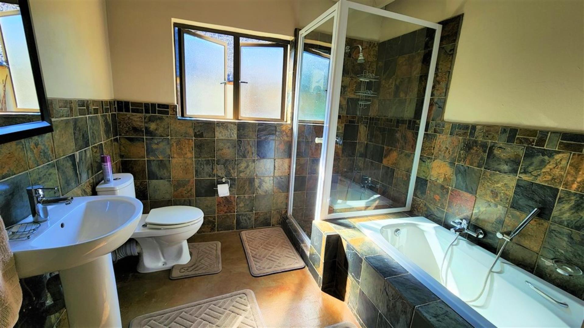 701370_Chalet_bathroom.jpg