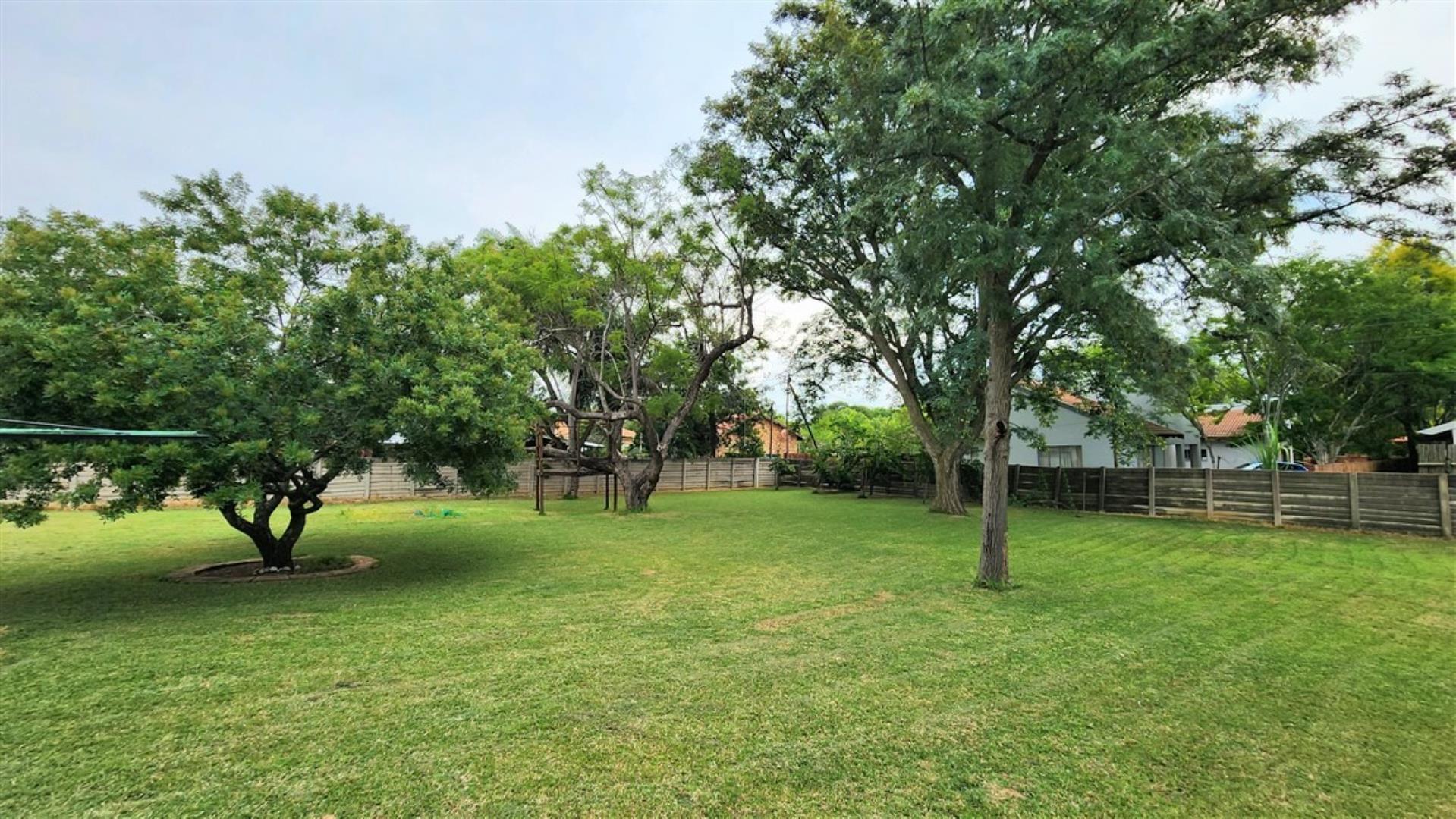711662_Garden_playground.jpg