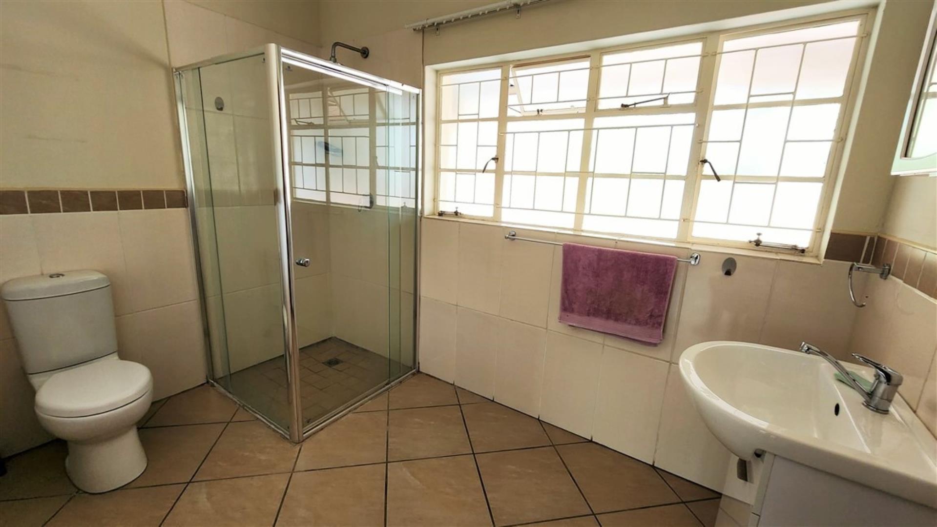 711662_Third_bathroom.jpg