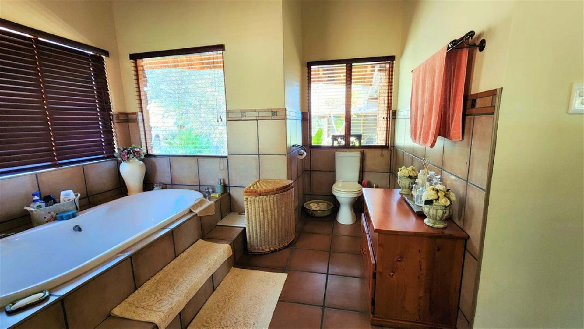 712310_H1_Bathroom_a.jpg