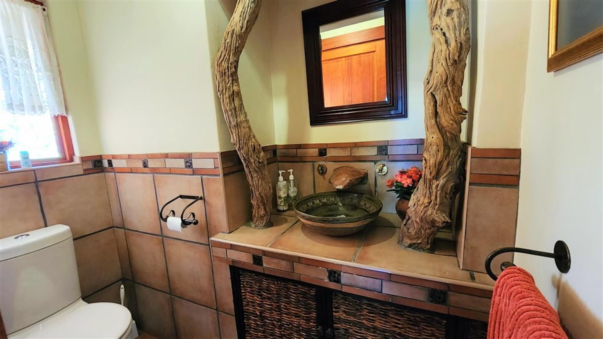 712310_H1_Guest_toilet.jpg