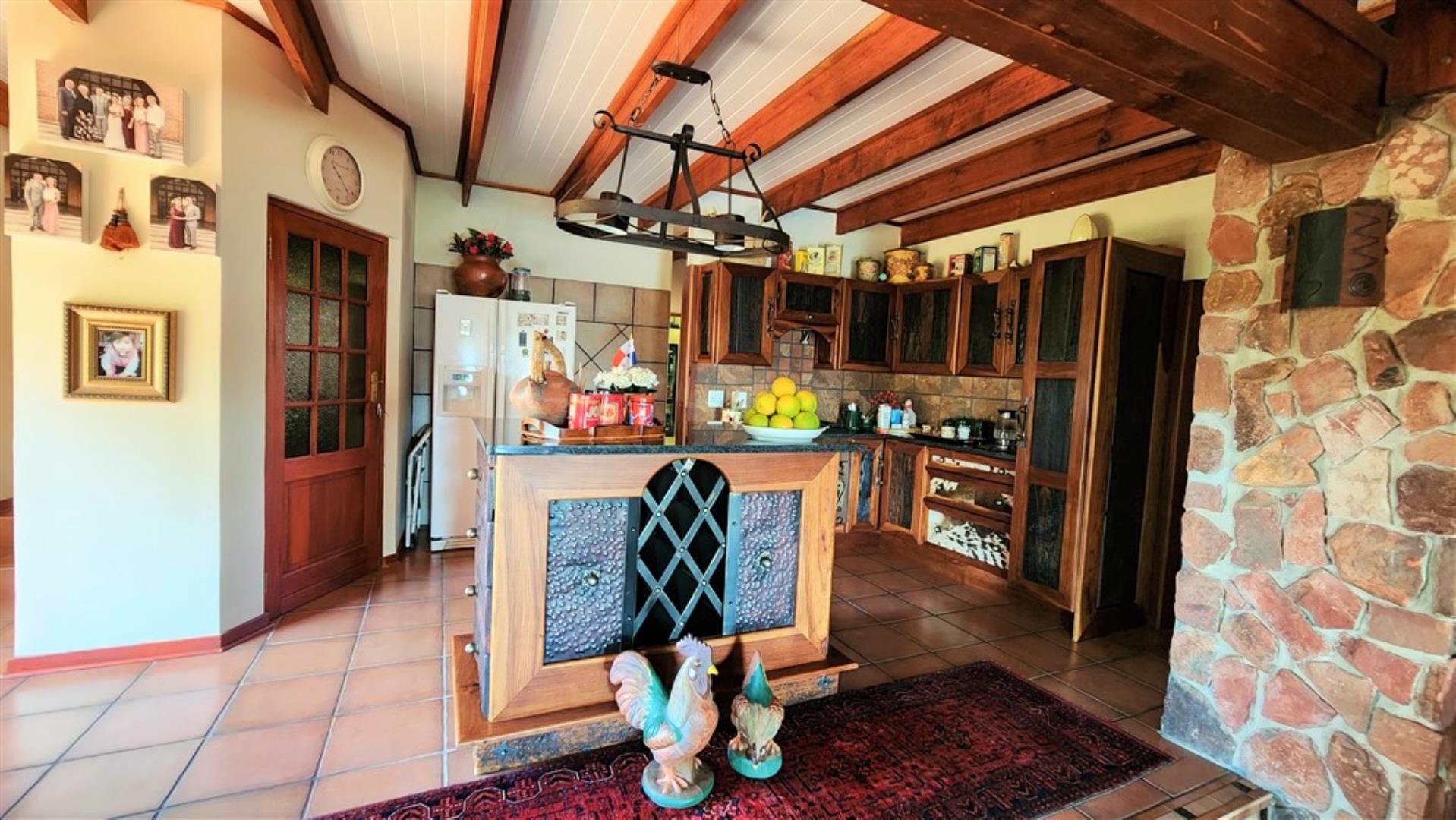 712310_H1_Kitchen.jpg
