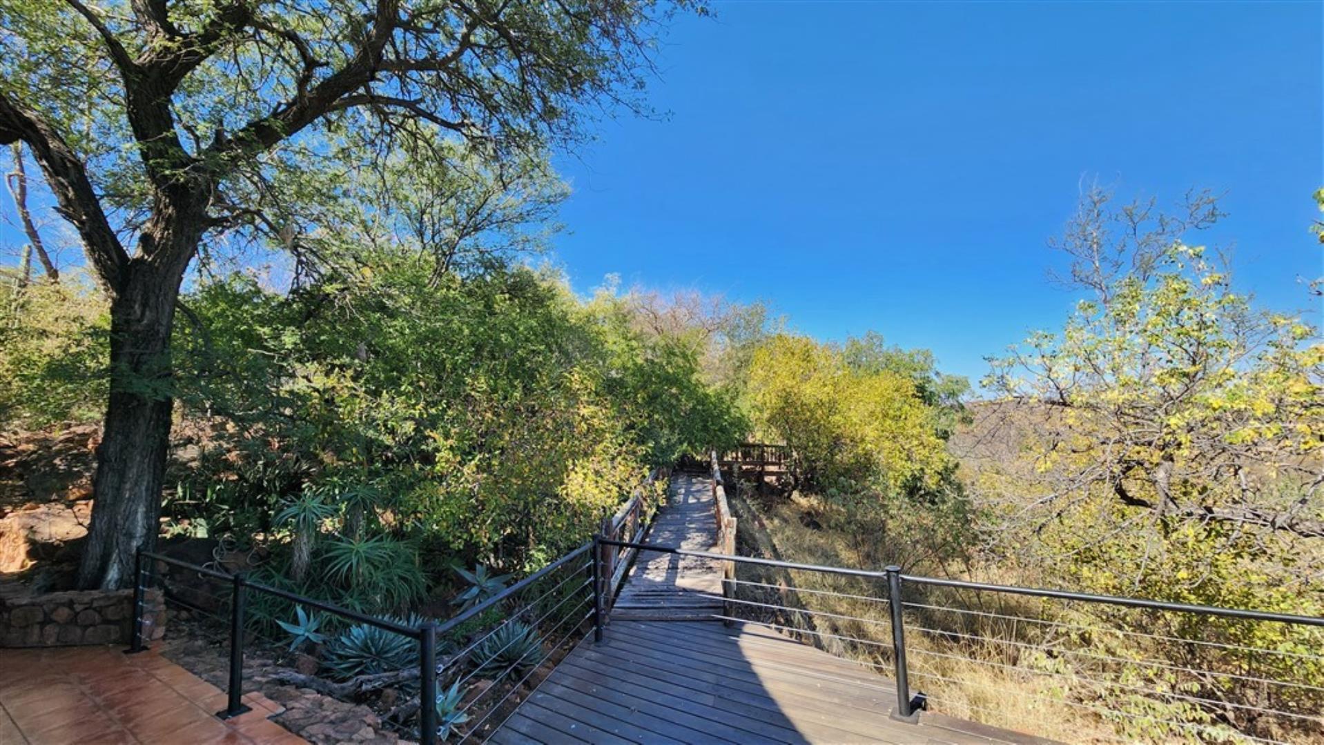 712310_H2_Walkway.jpg