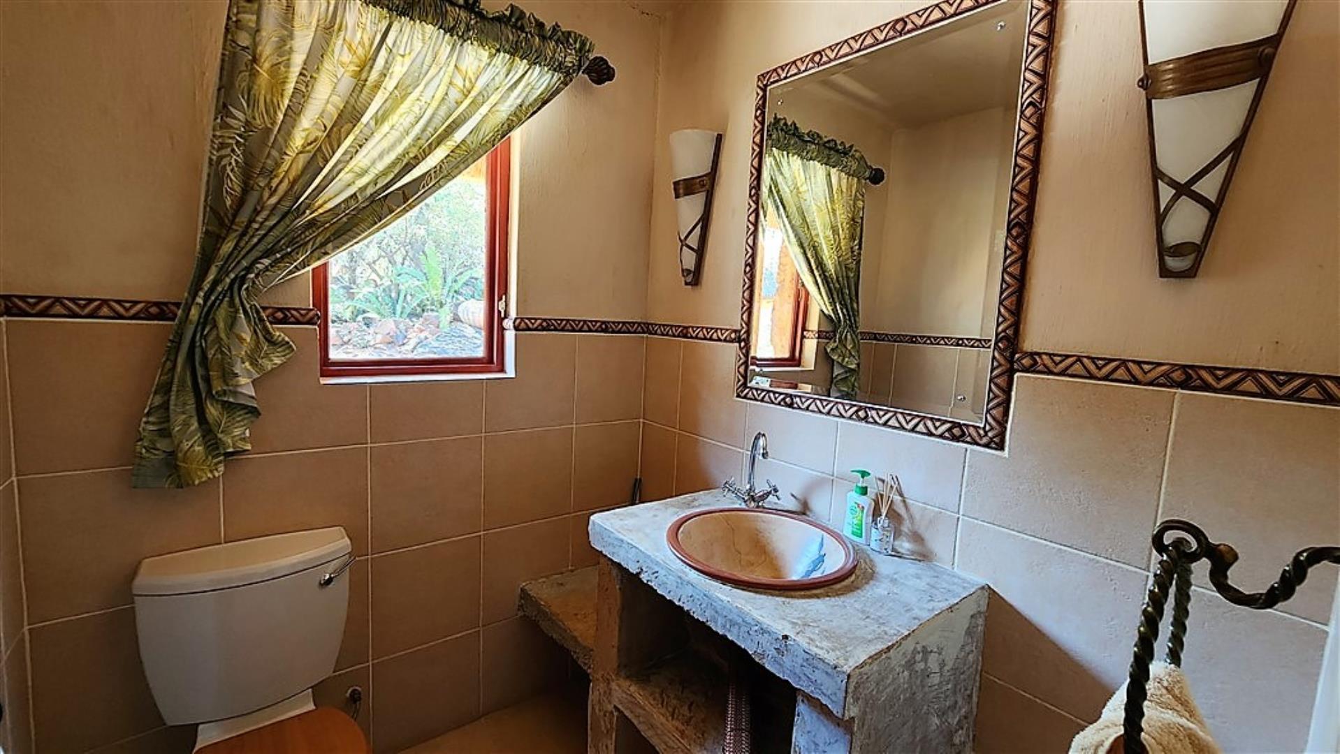 712310_H3_Bathroom_2a.jpg