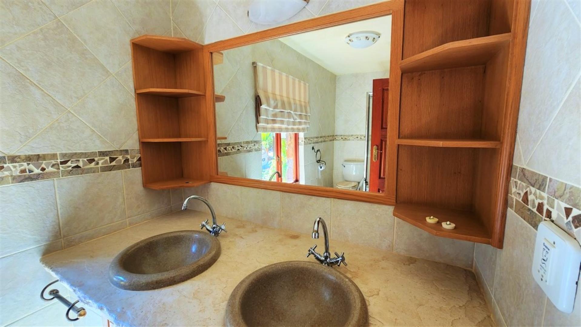 712310_H3_Bathroom_3.jpg