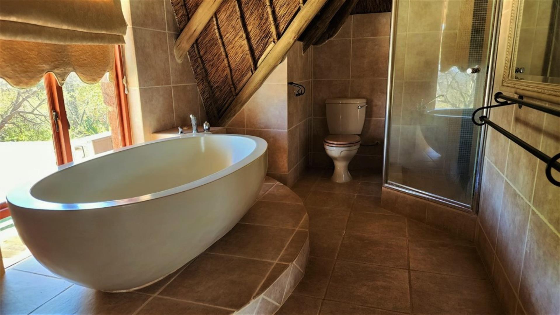 712310_H3_Loft_Guest_Bathroom_b.jpg