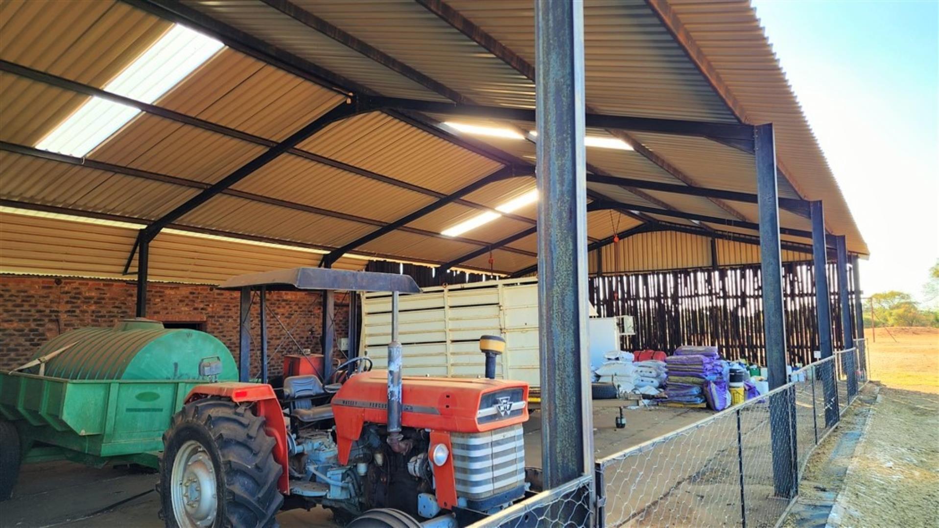 712310_Tractor_Shed.jpg