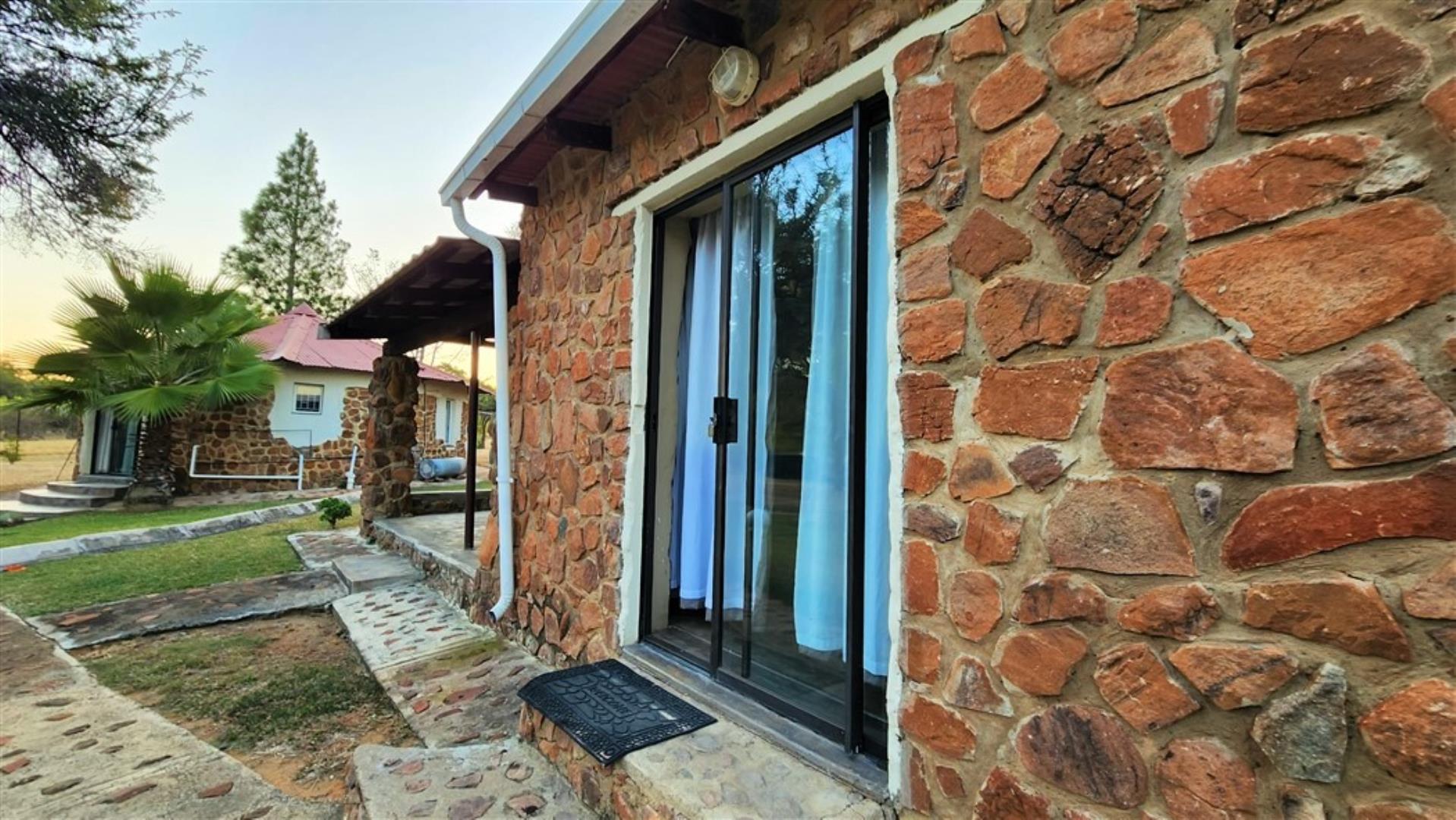 715586_Chalet_1.jpg