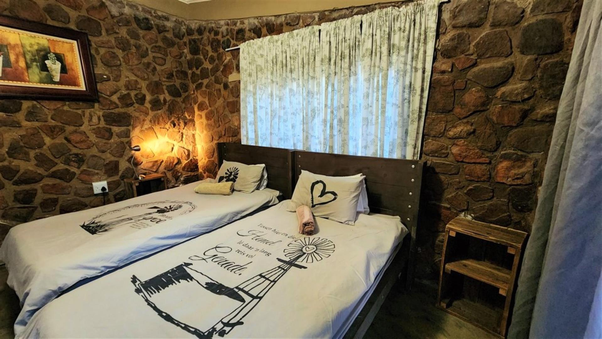 715586_Chalet_Bedroom.jpg
