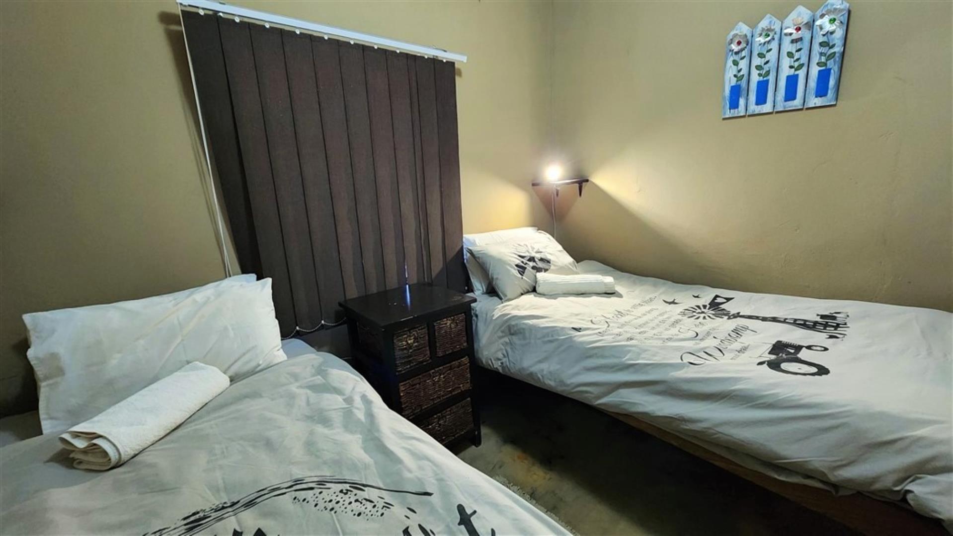 715586_Chalet_Bedroom_2_.jpg