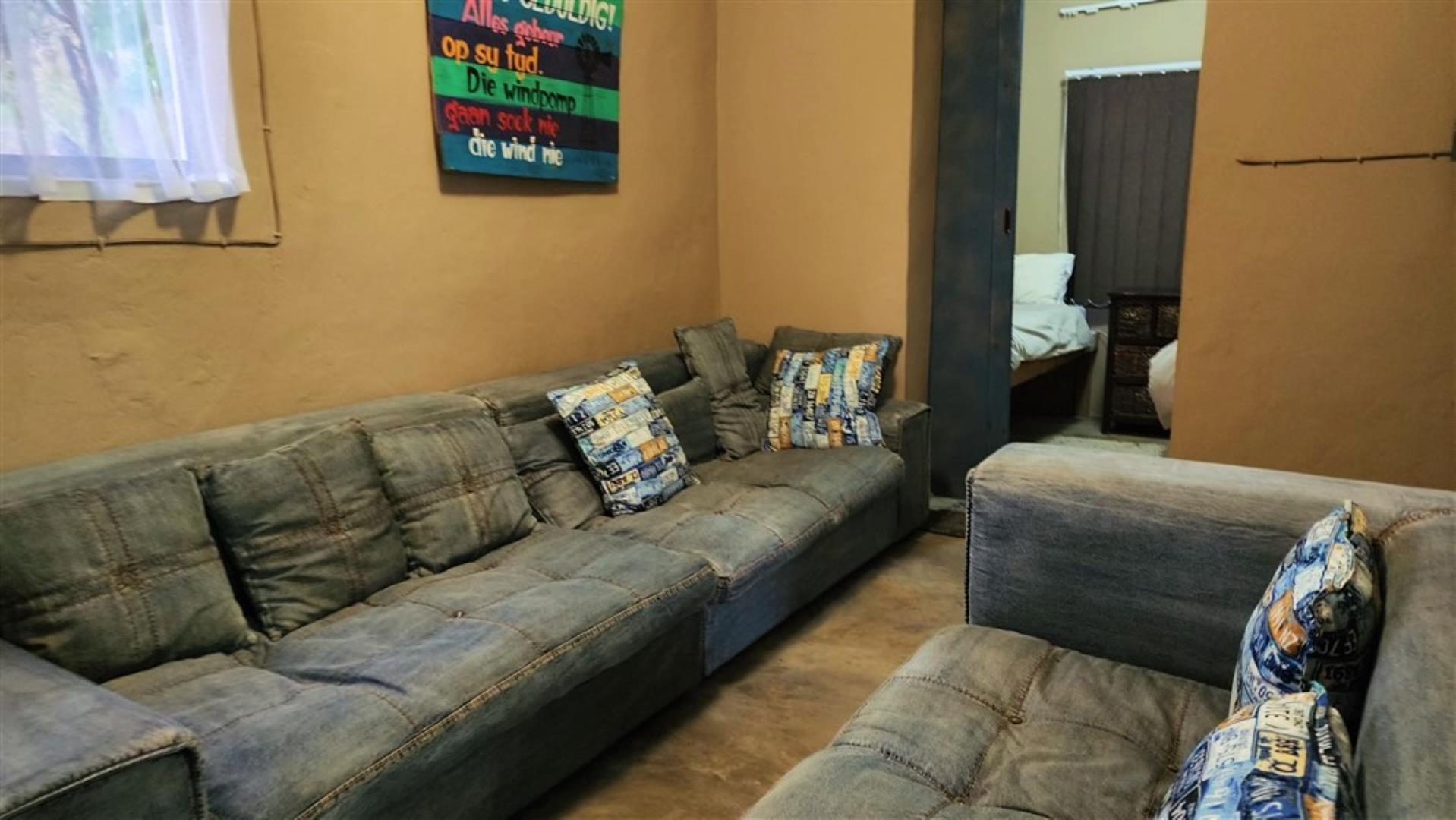715586_Chalet_lounge.jpg