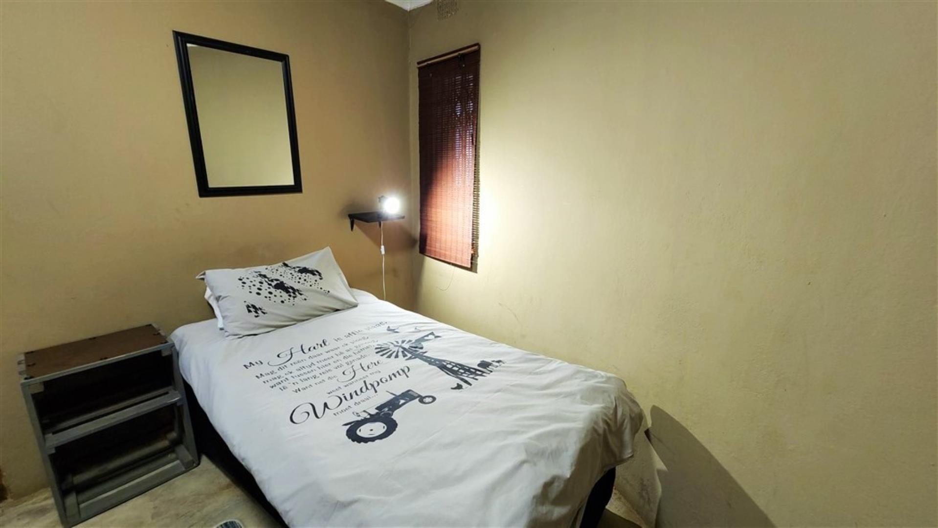 715586_Mainhouse_Bedroom_3_.jpg