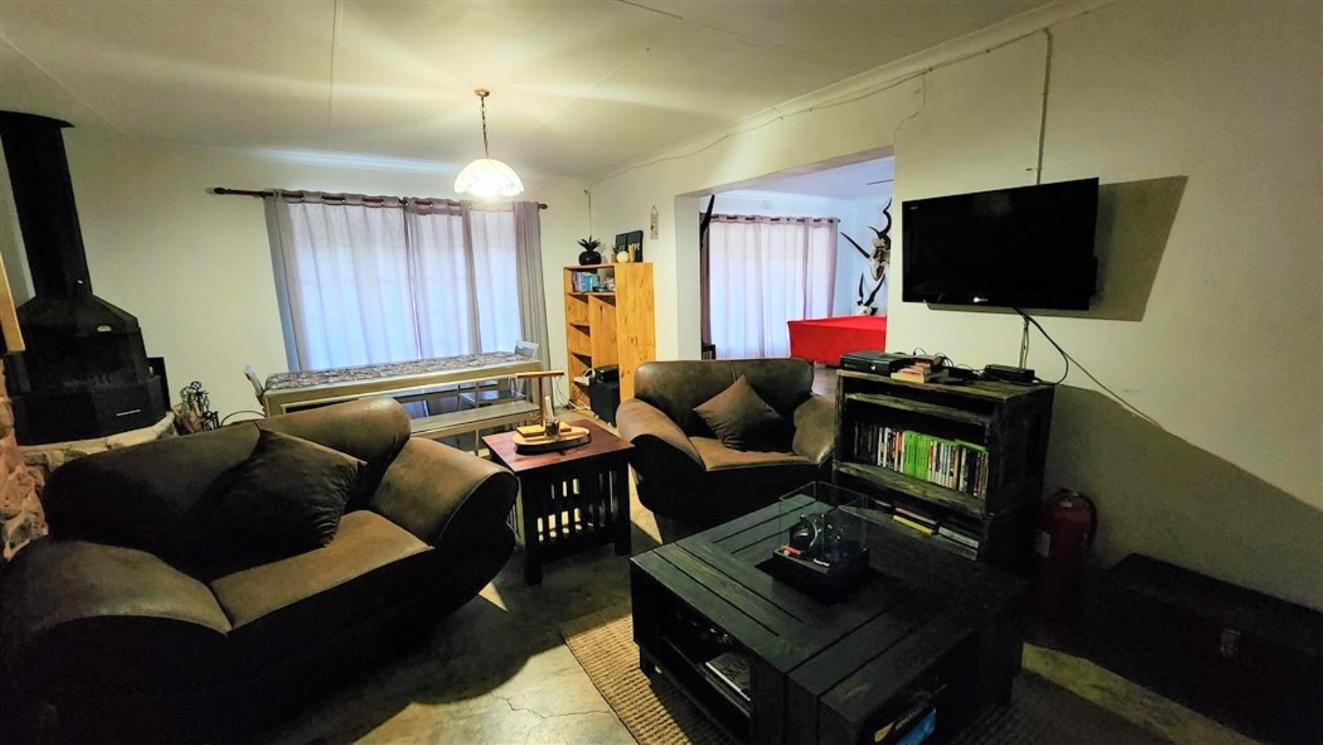 715586_Mainhouse_Lounge_2.jpg