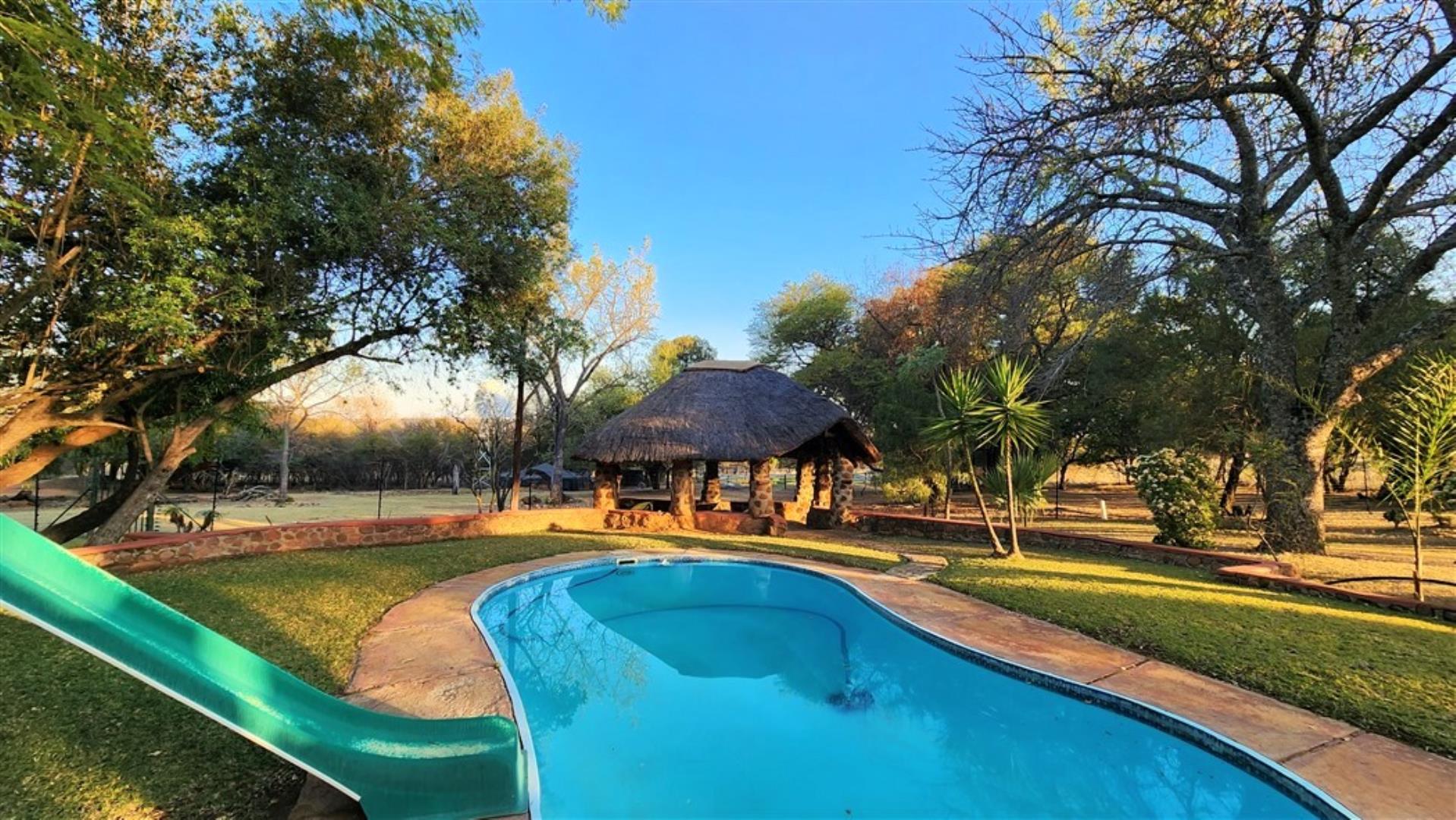 715586_Pool_1.jpg