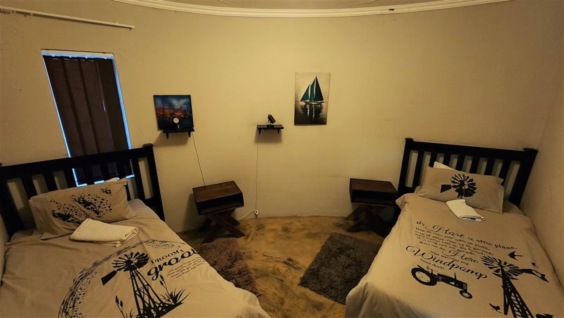 715586_Rondawel_Bedroom_1.jpg