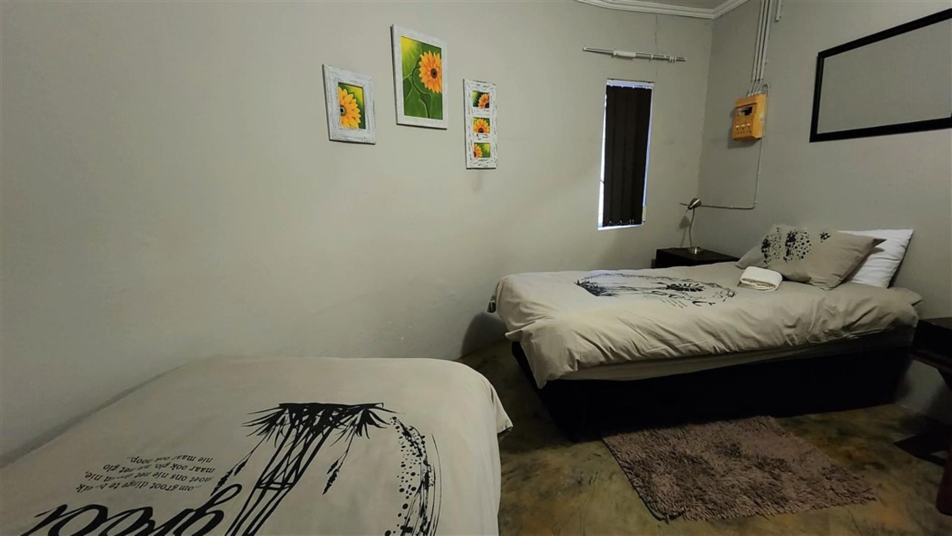 715586_Rondawel_Bedroom_2.jpg