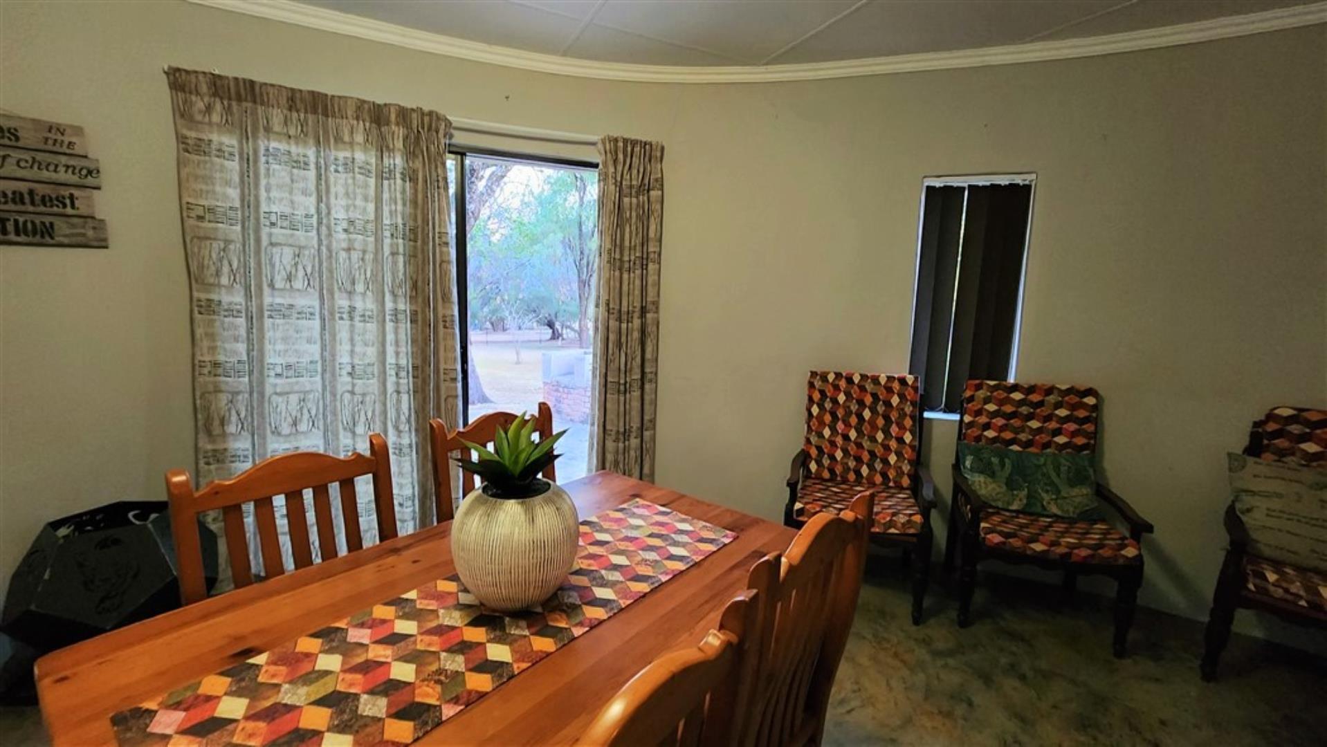 715586_Rondawel_Lounge_and_Dining.jpg