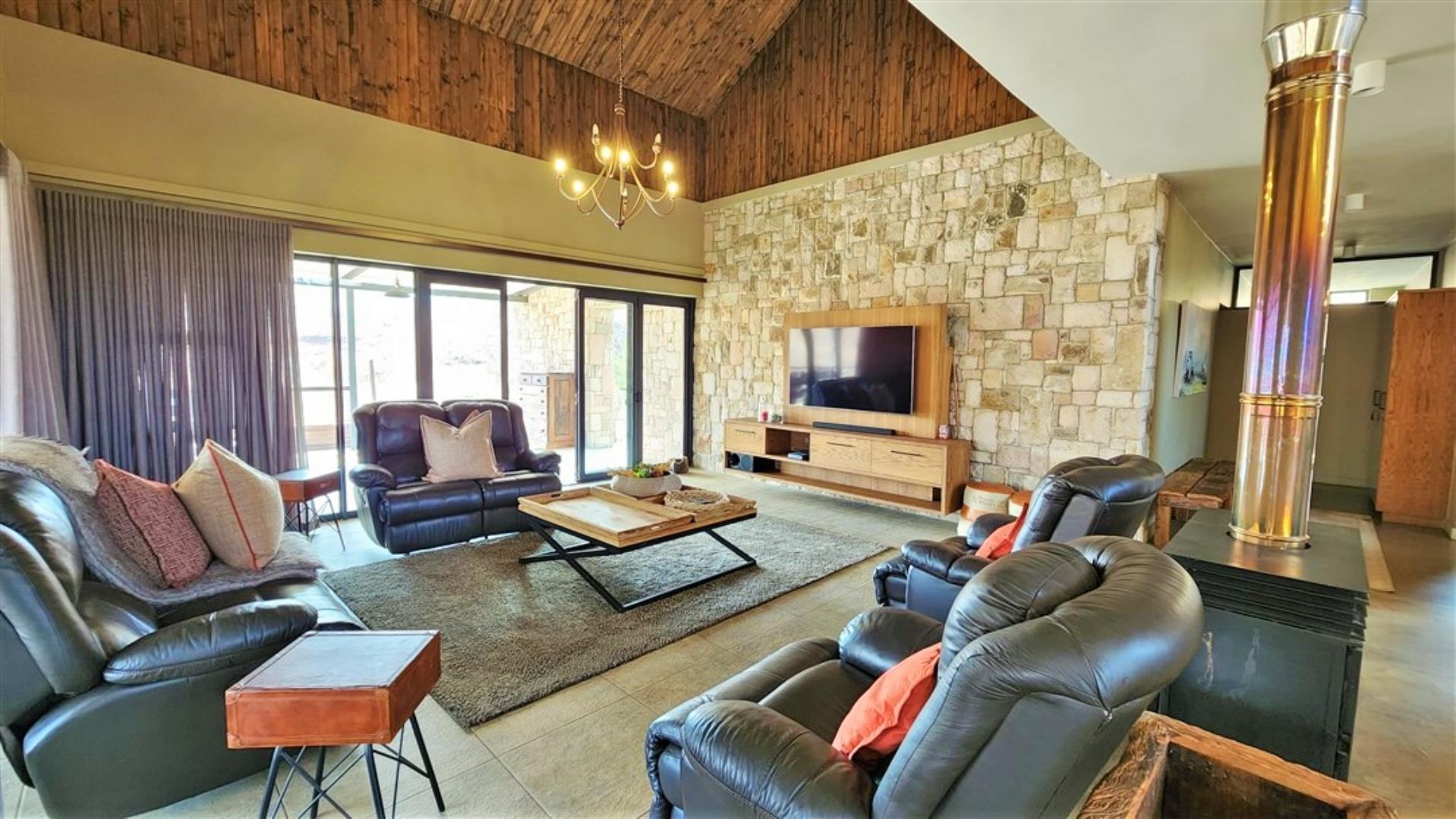 727649_Lounge_1.jpg