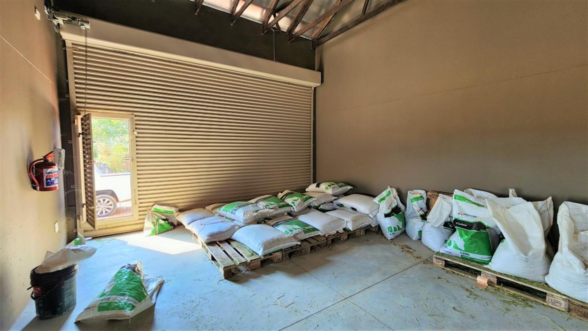 729229_Feed_Shed.jpg