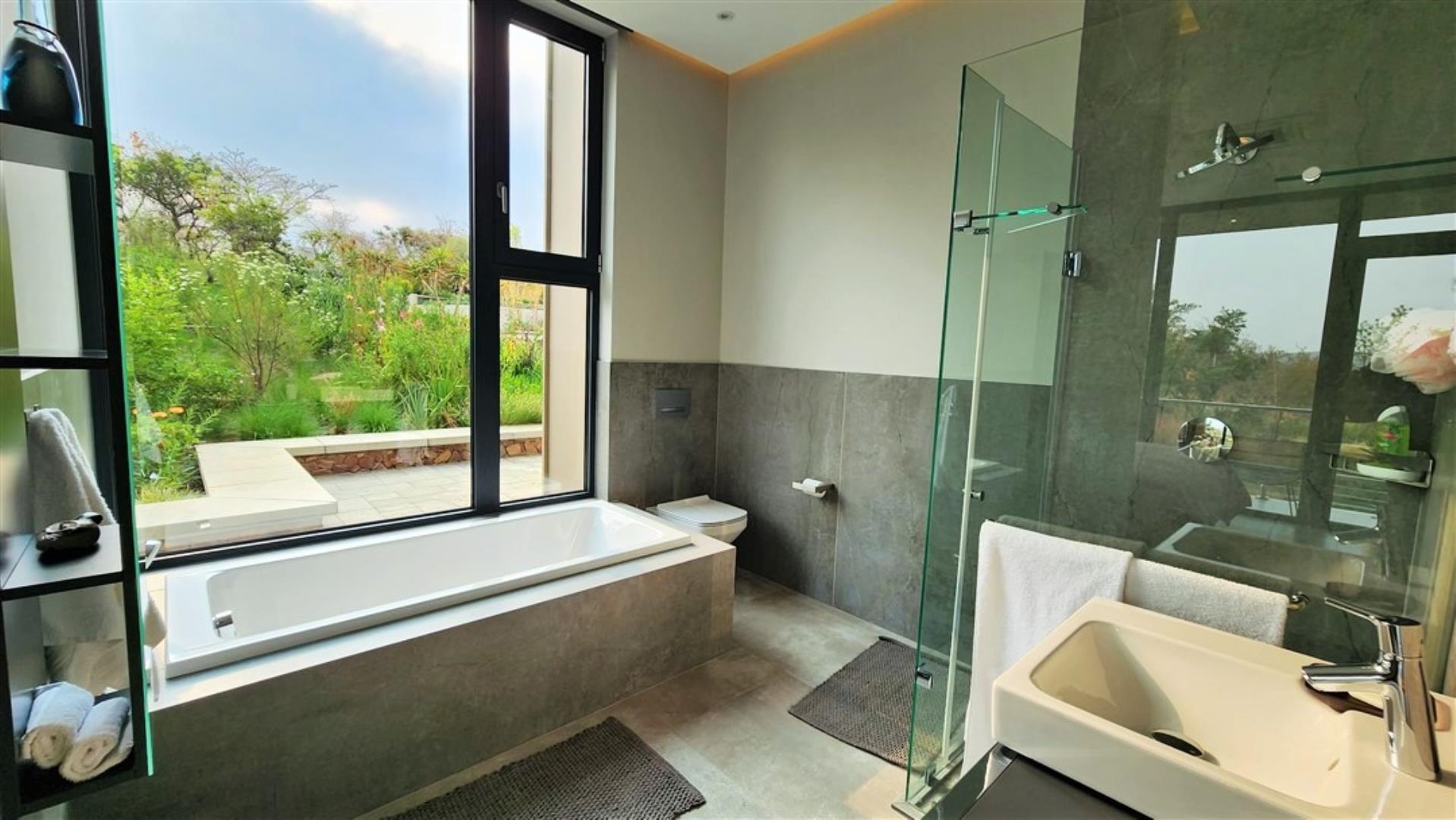 729229_Main_House_Bathroom_3.jpg