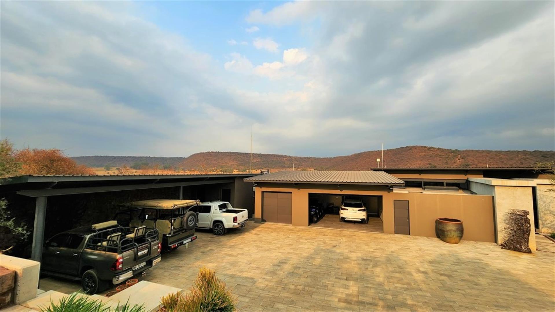 729229_Main_House_Garages_open.jpg