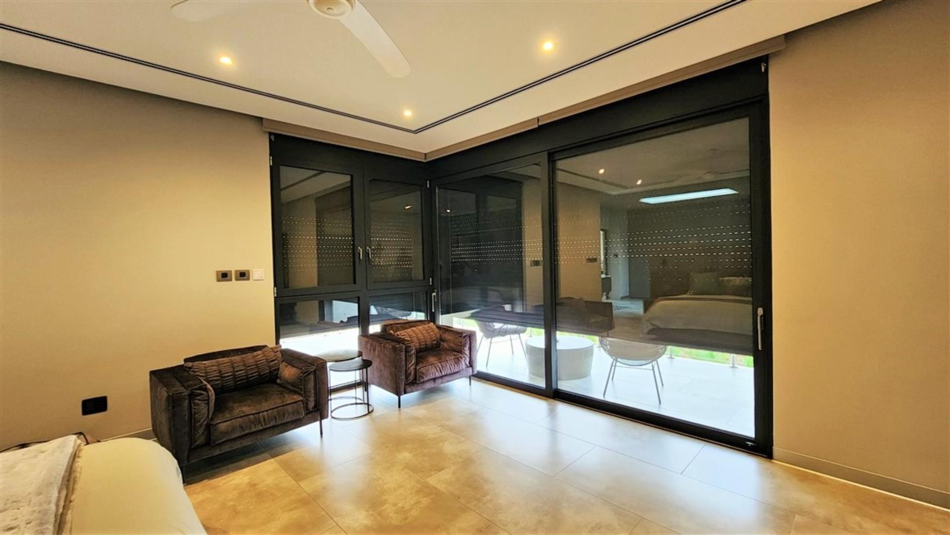 729229_Main_House_Main_Bedroom_Auto_Shutters.jpg