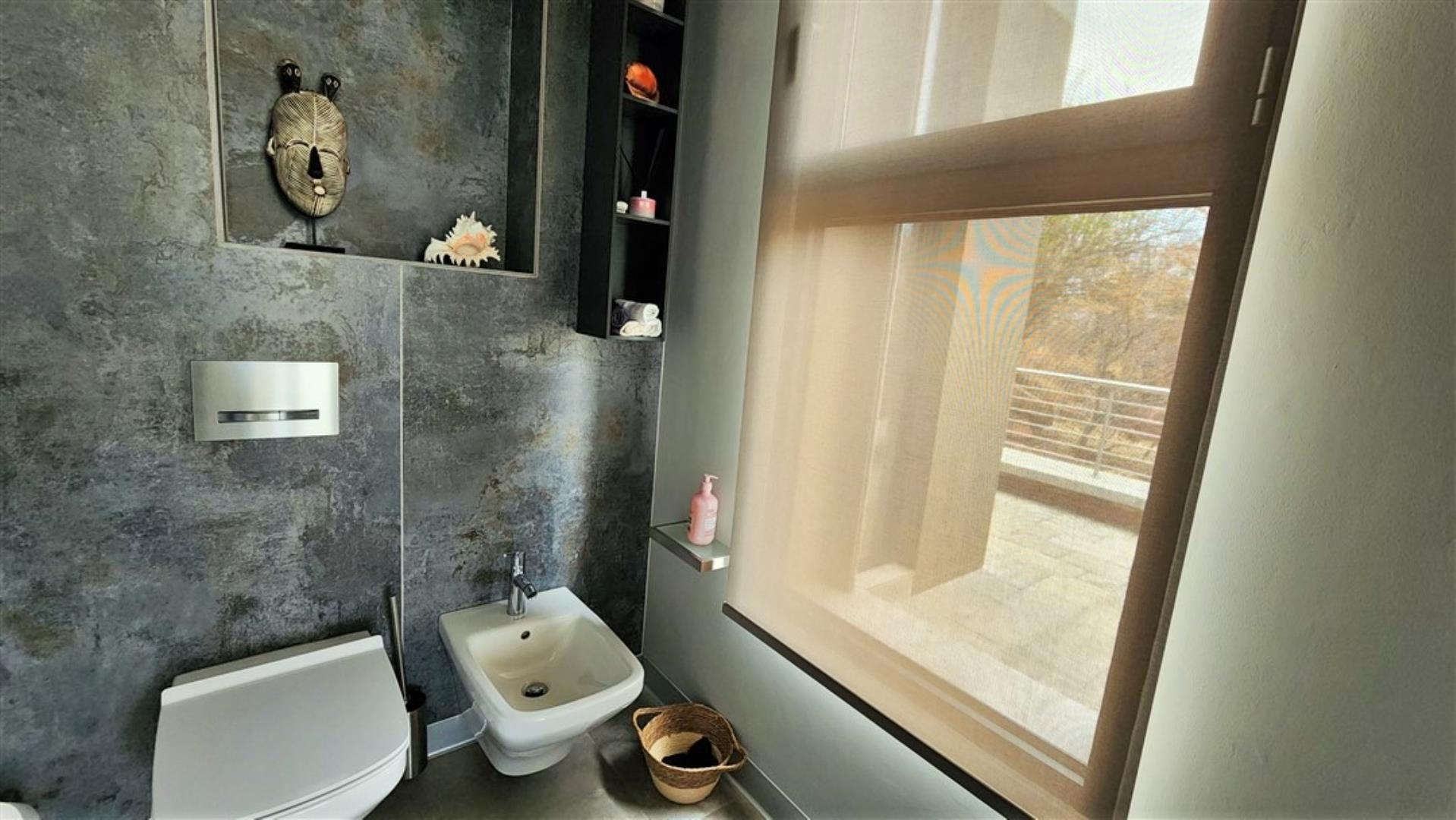729229_Main_House_Main_Toitet.jpg