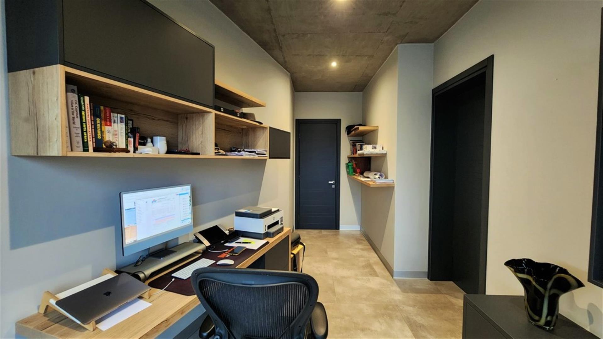729229_Main_House_Office_2_.jpg