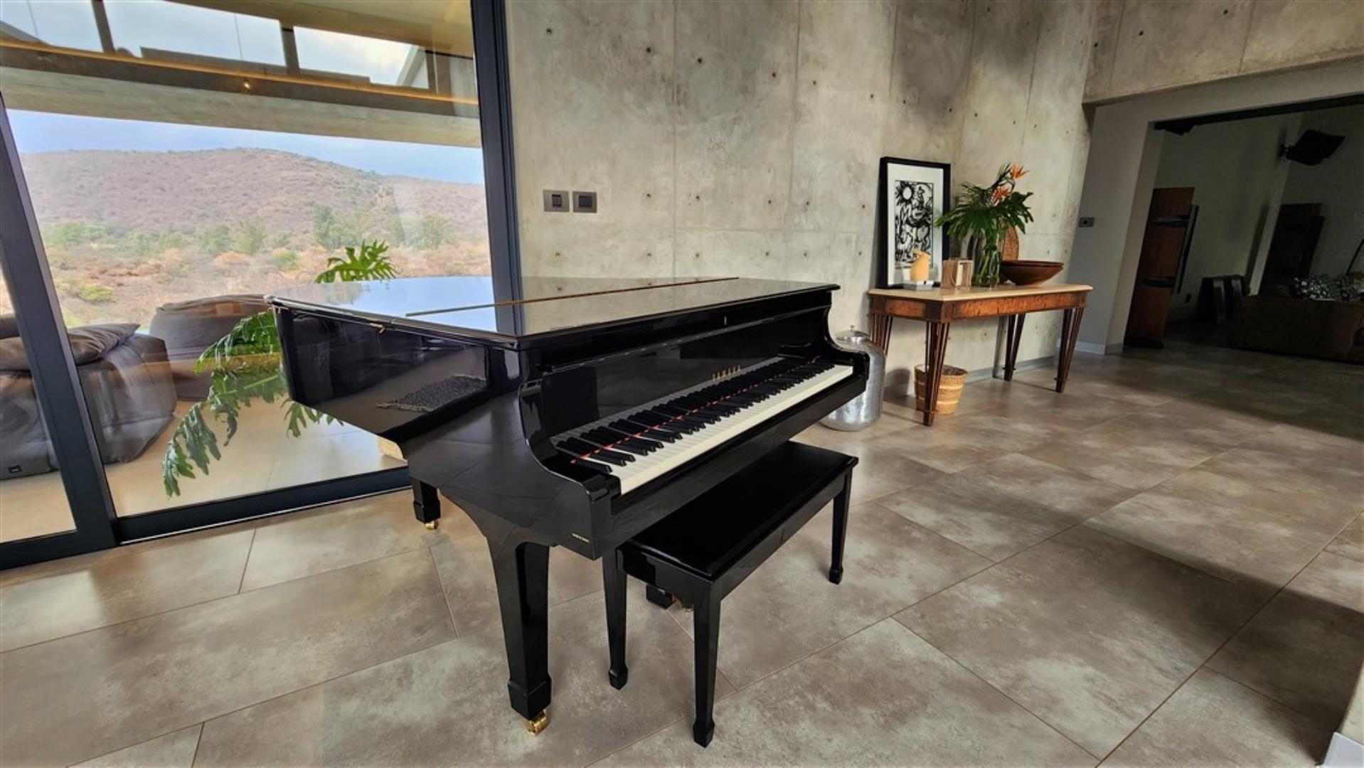 729229_Main_House_Piano.jpg