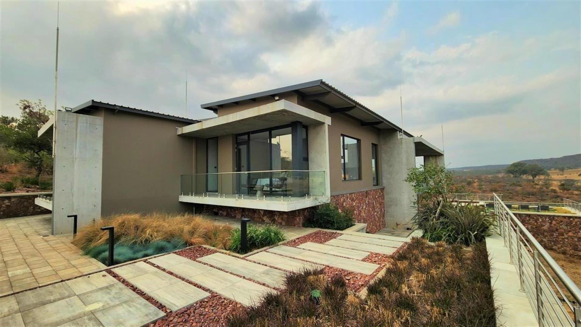 729229_Main_House_Side_View.jpg