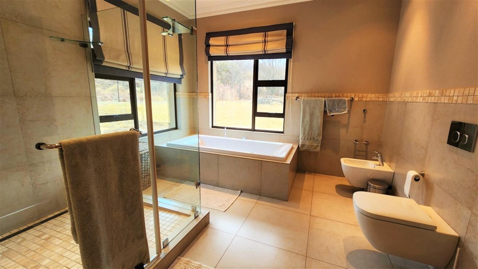 729229_Main_Lodge_Bathroom_1.jpg
