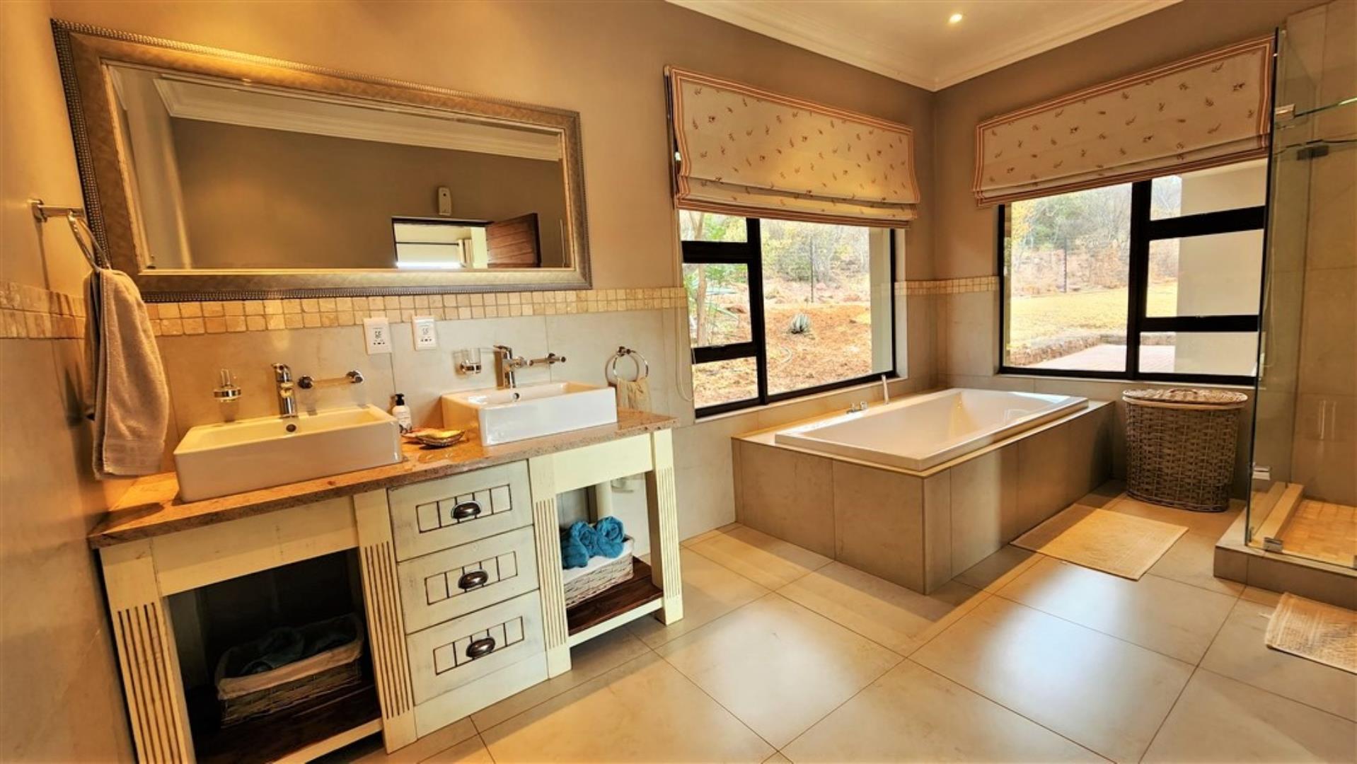729229_Main_Lodge_Bathroom_2.jpg