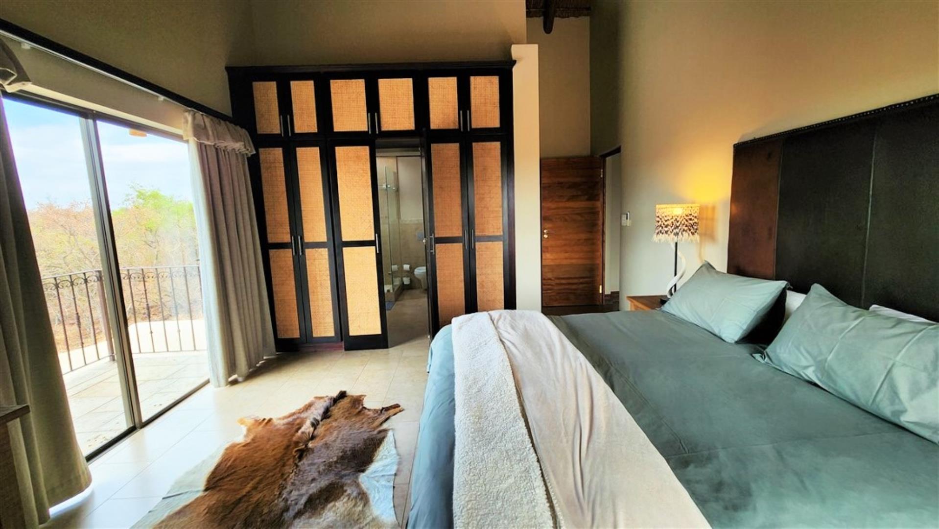 729229_Main_Lodge_Conference_Bedroom_1.jpg