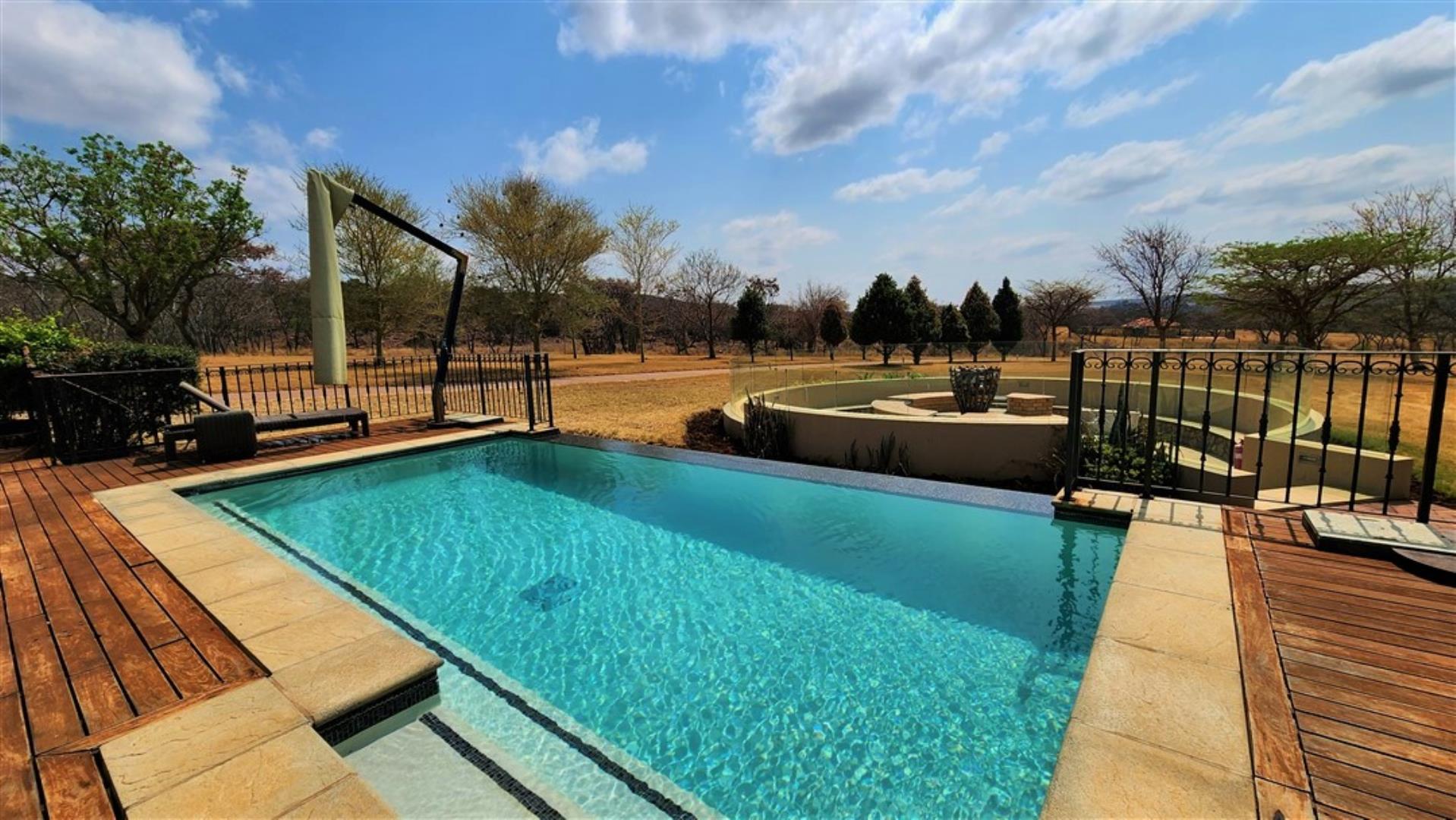 729229_Main_Lodge_Pool.jpg