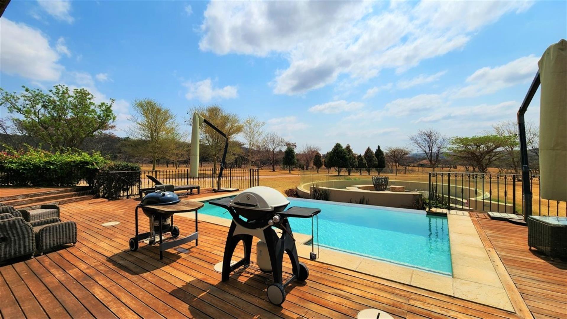 729229_Main_Lodge_Pool_Deck_1.jpg
