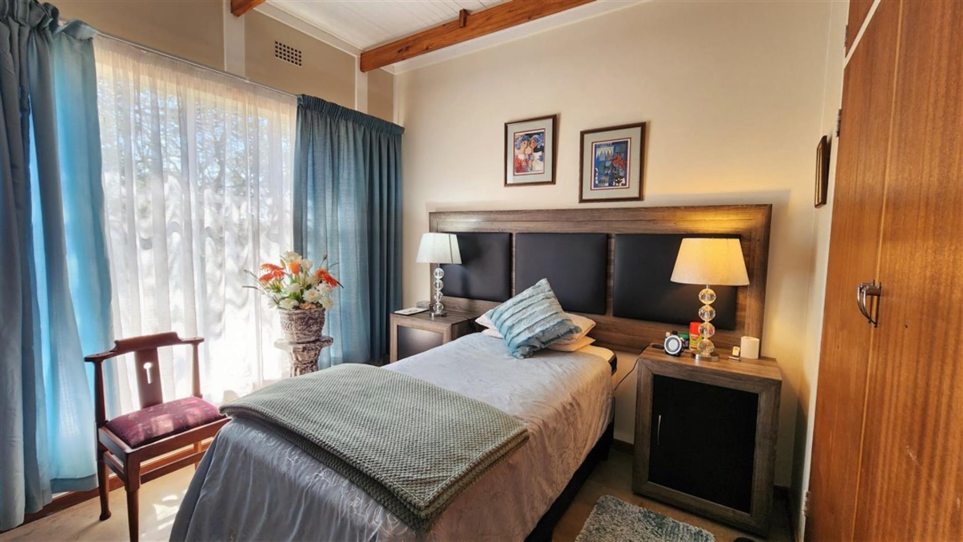 729529_Bedroom_2a.jpg