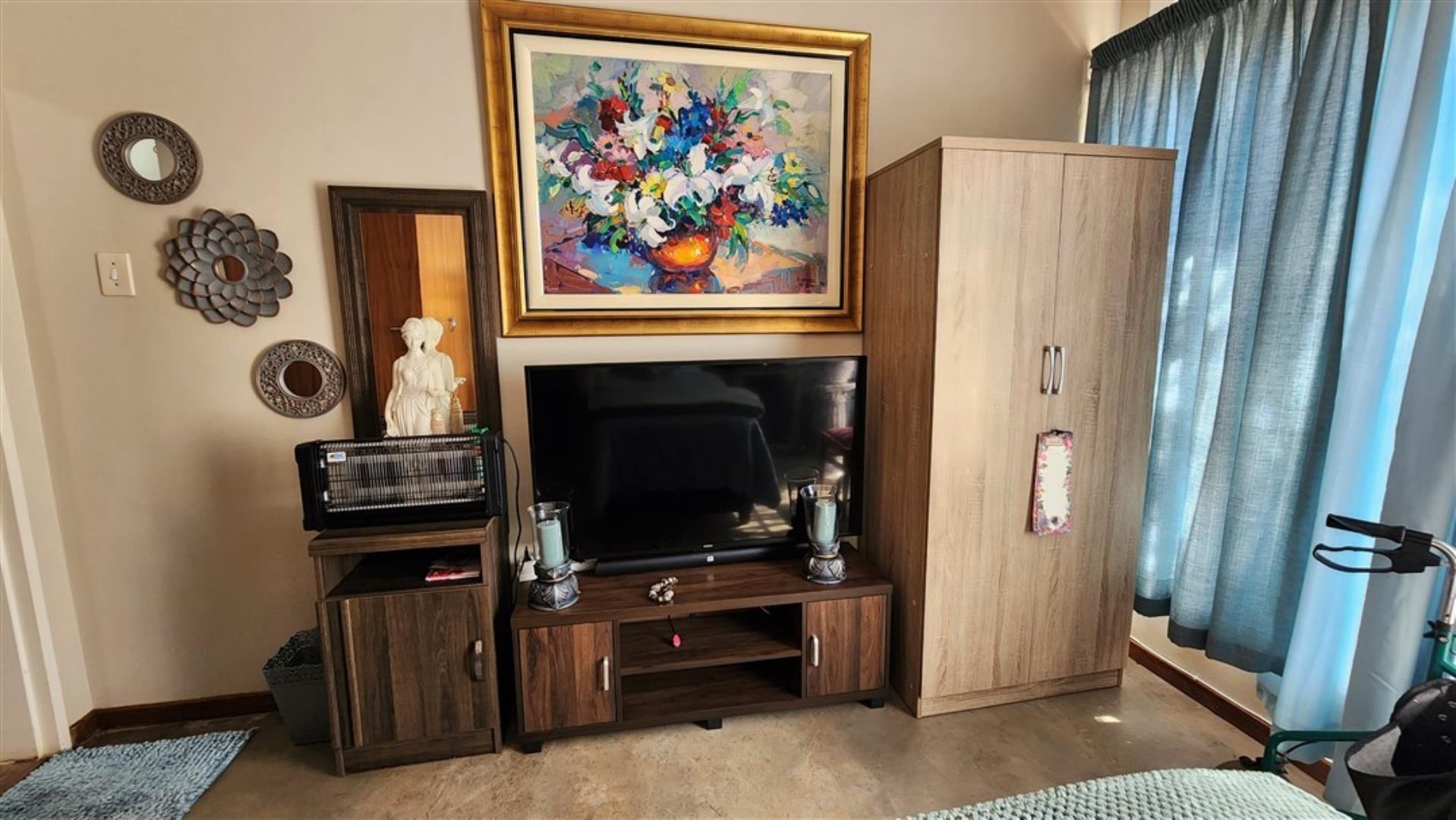 729529_Bedroom_2b.jpg