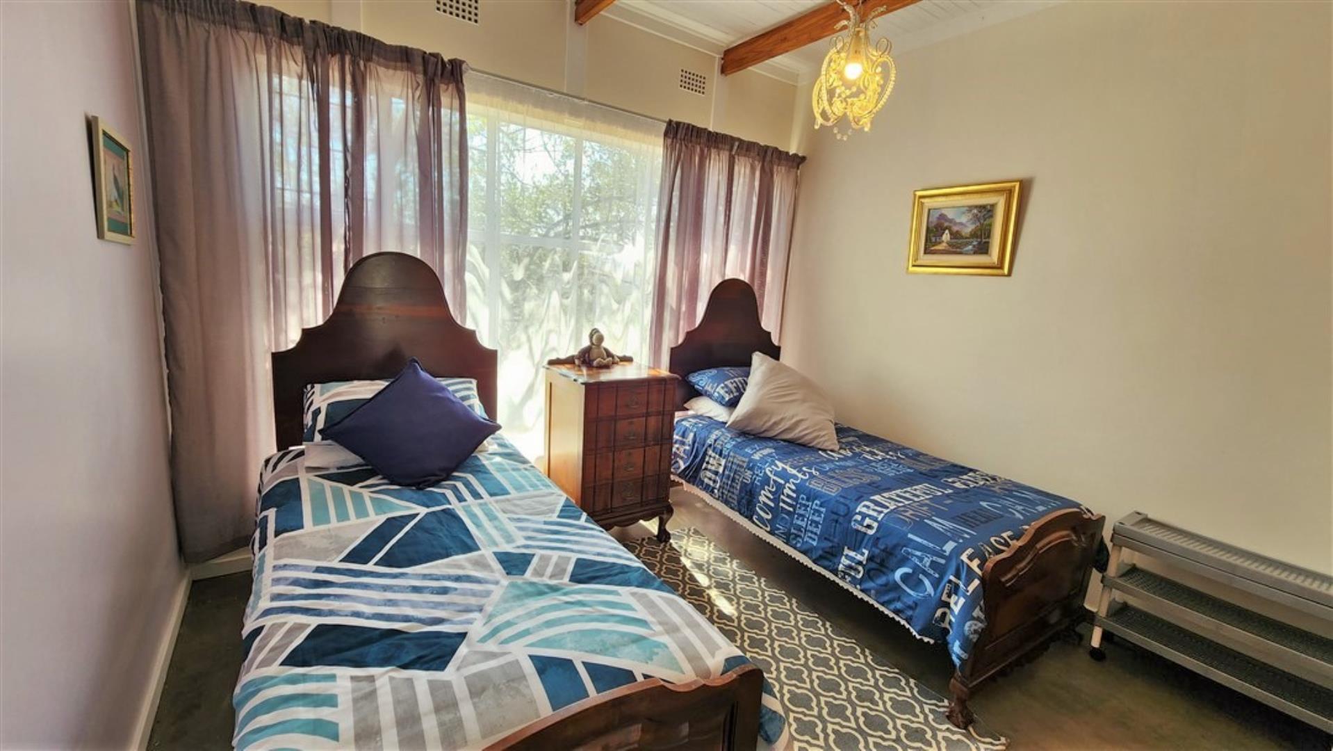 729529_Bedroom_3a.jpg