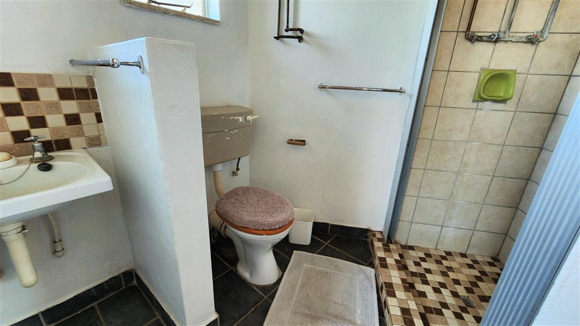 729529_Garden_Chalet_Bathroom.jpg