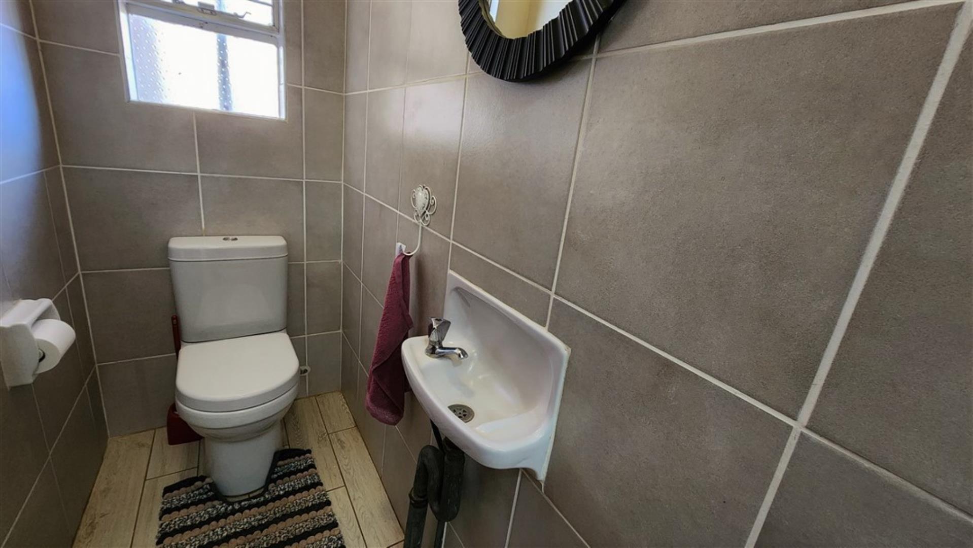 729529_Guest_Toilet.jpg