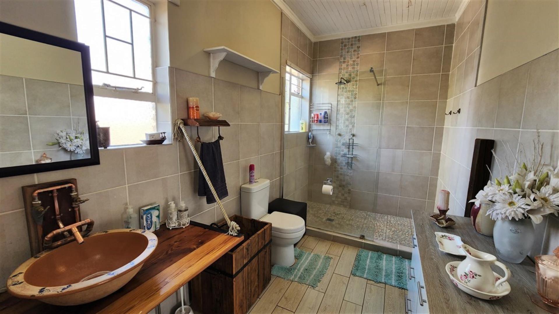 729529_Main_Bathroom_2.jpg