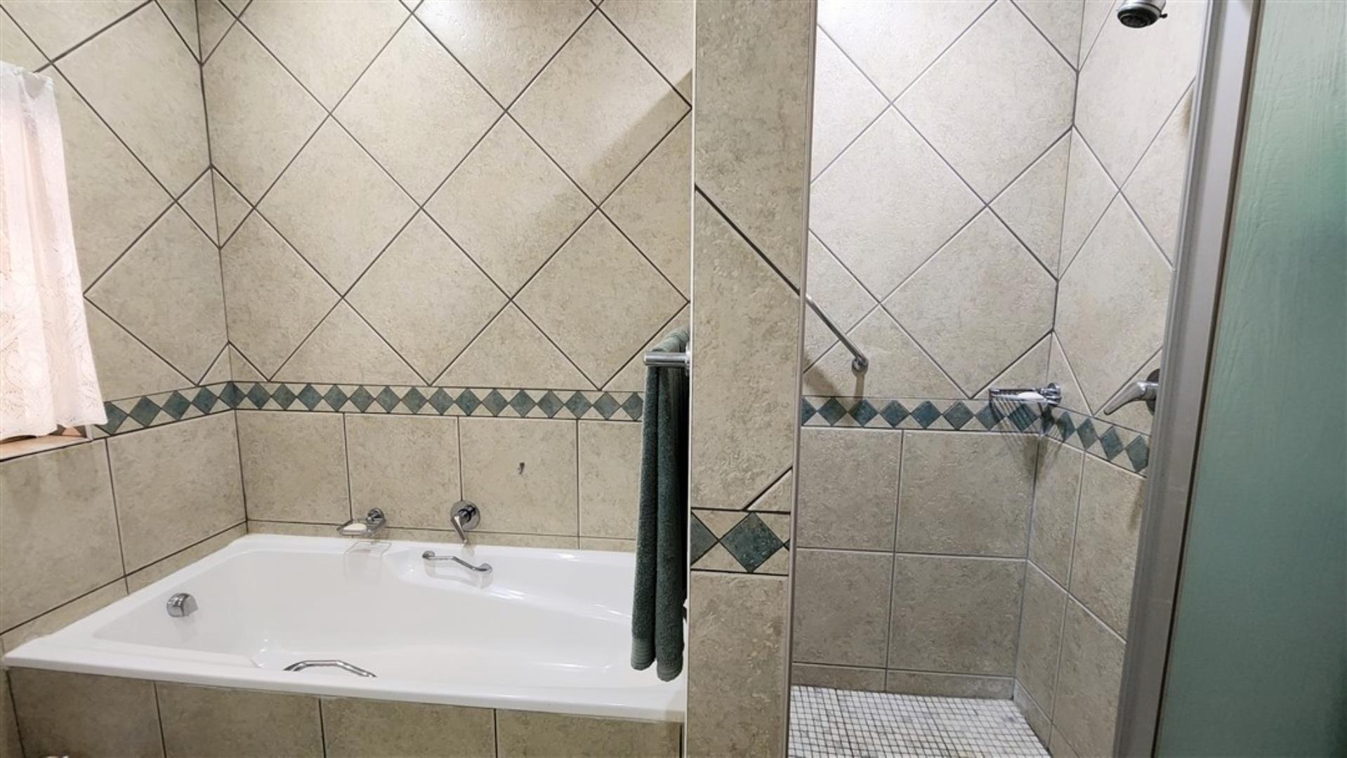 730015_Bathroom_2c.jpg