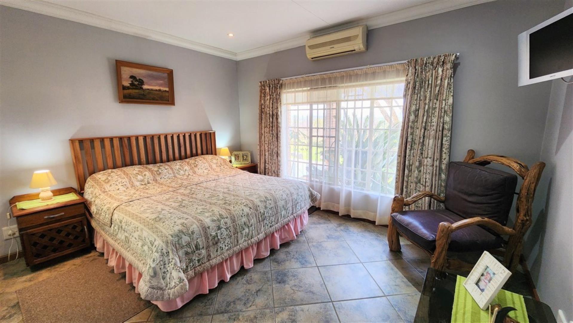 730015_Bedroom_1a.jpg