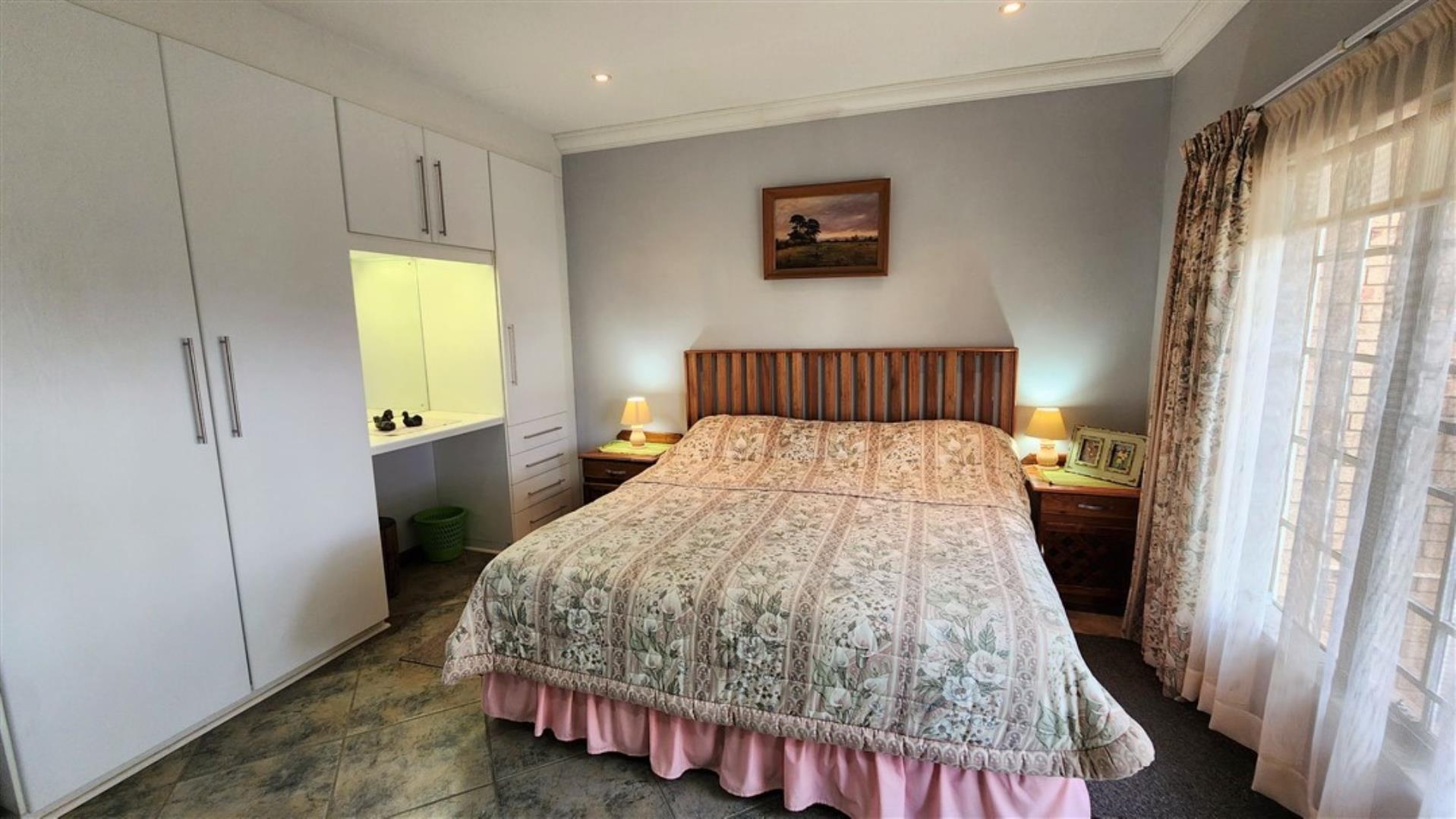 730015_Bedroom_1b.jpg