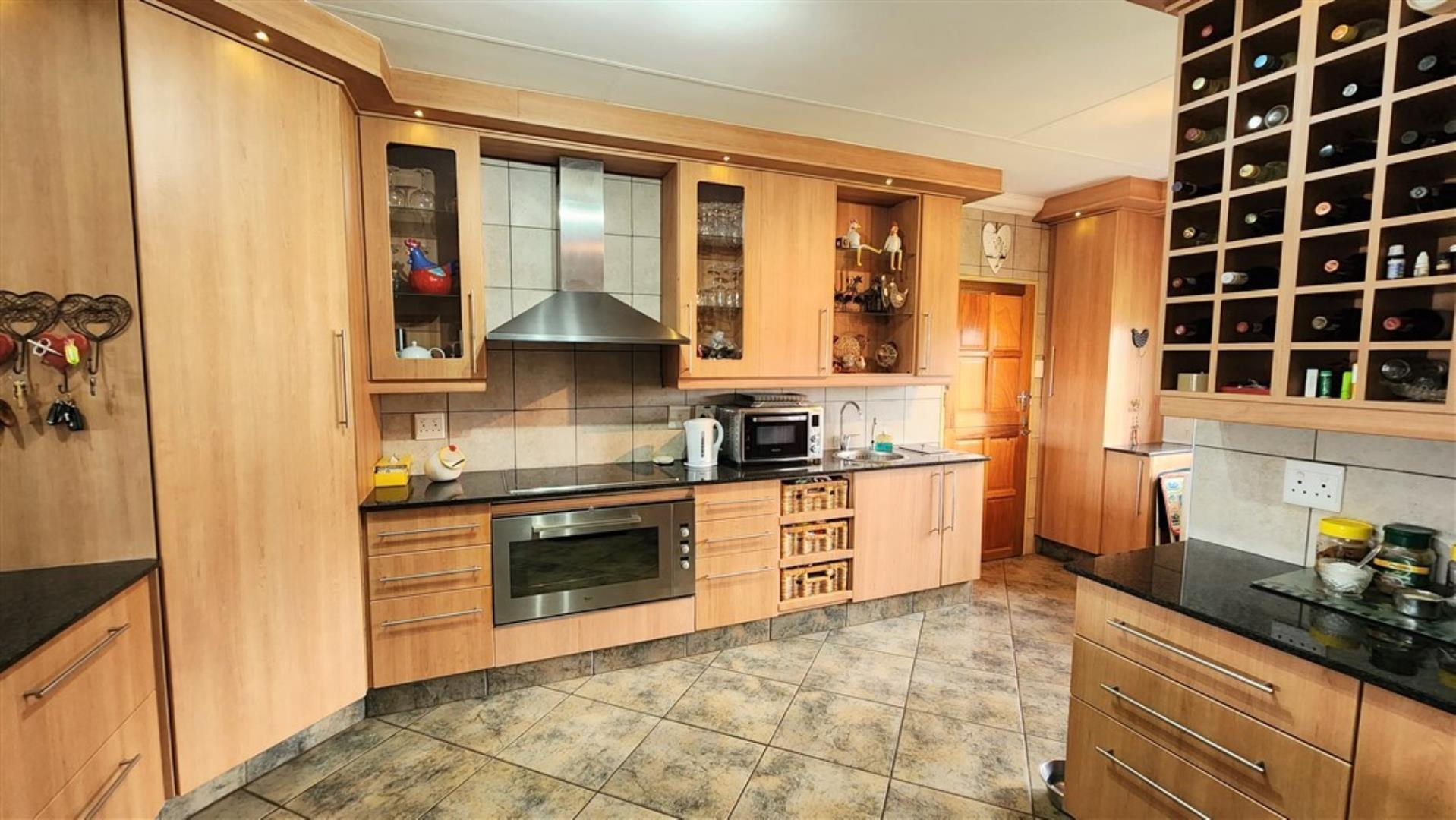 730015_Kitchen_c.jpg