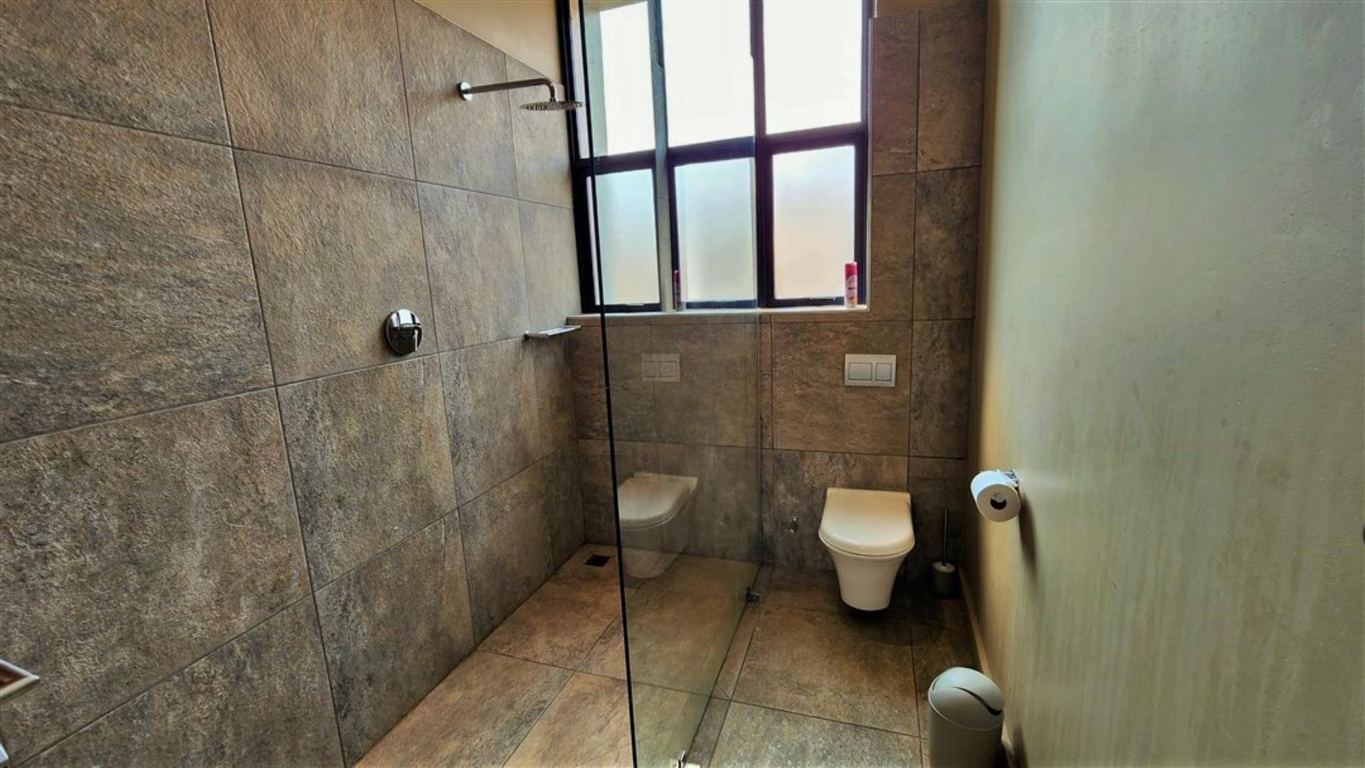 730902_Bathroom_3.jpg