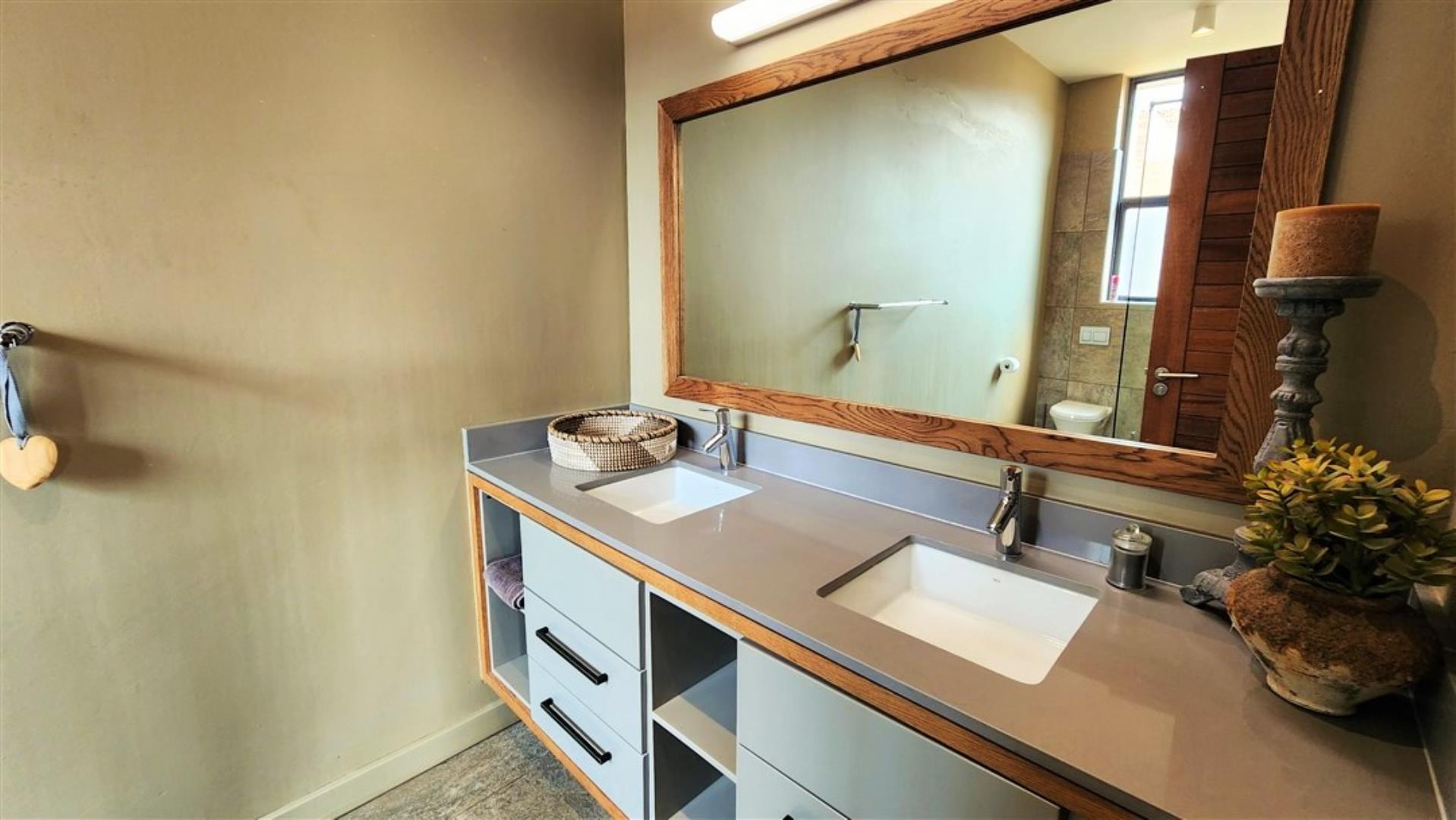 730902_Bathroom_3a.jpg