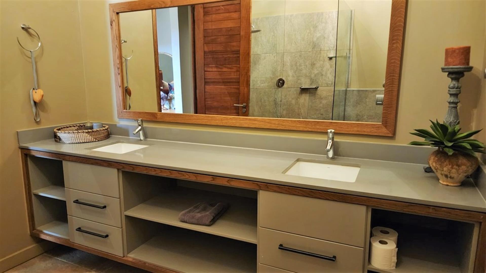 730902_Bathroom_4.jpg