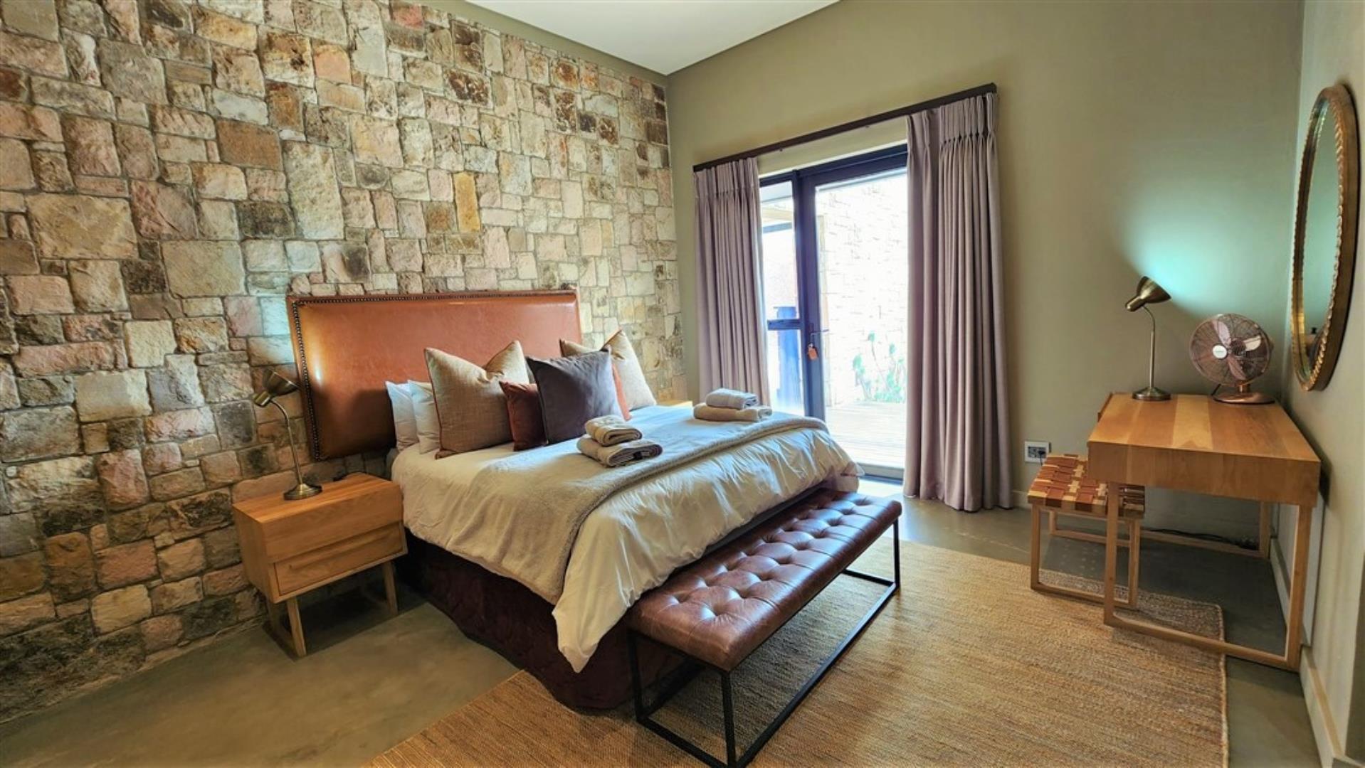 730902_Bedroom_1a.jpg
