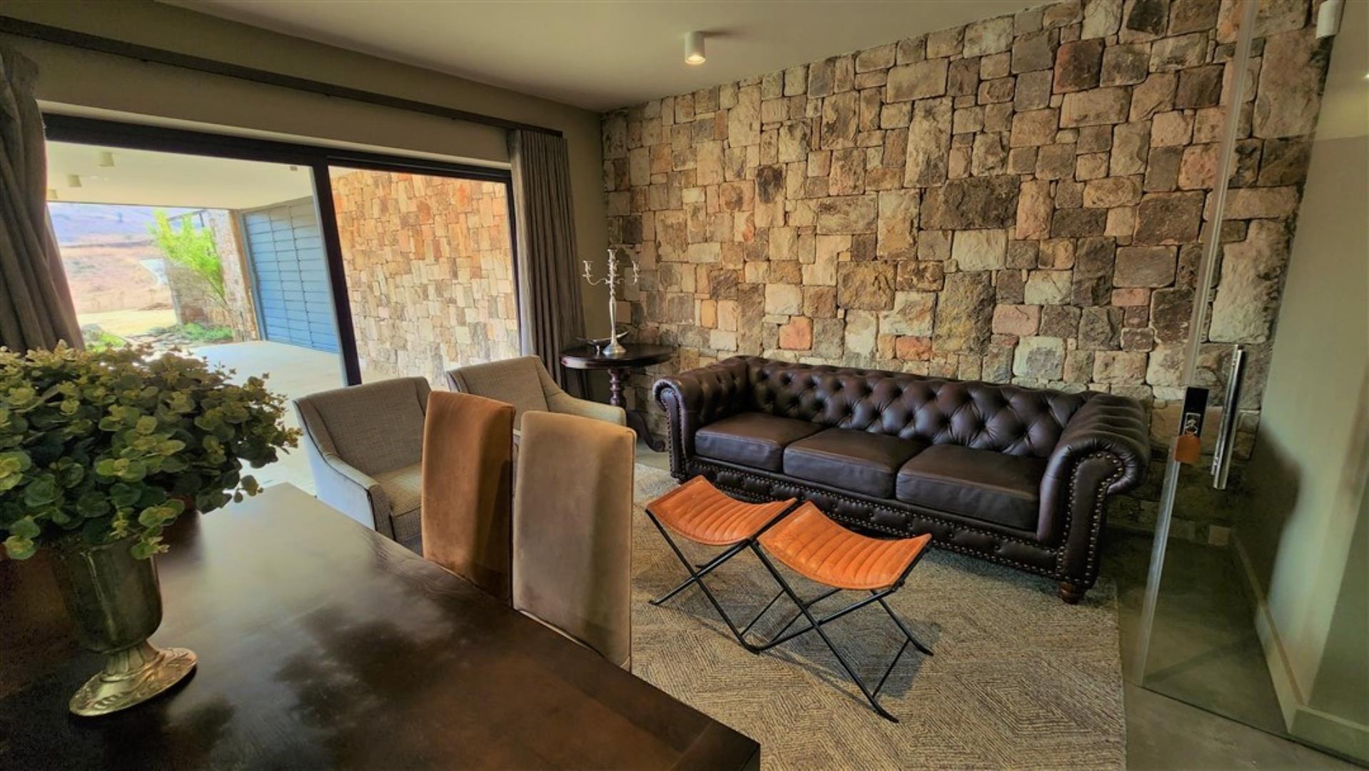 730902_Cigar_couch.jpg